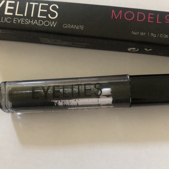 Model Co! Eyelites metallic eyeshadow! - Picture 2 of 3